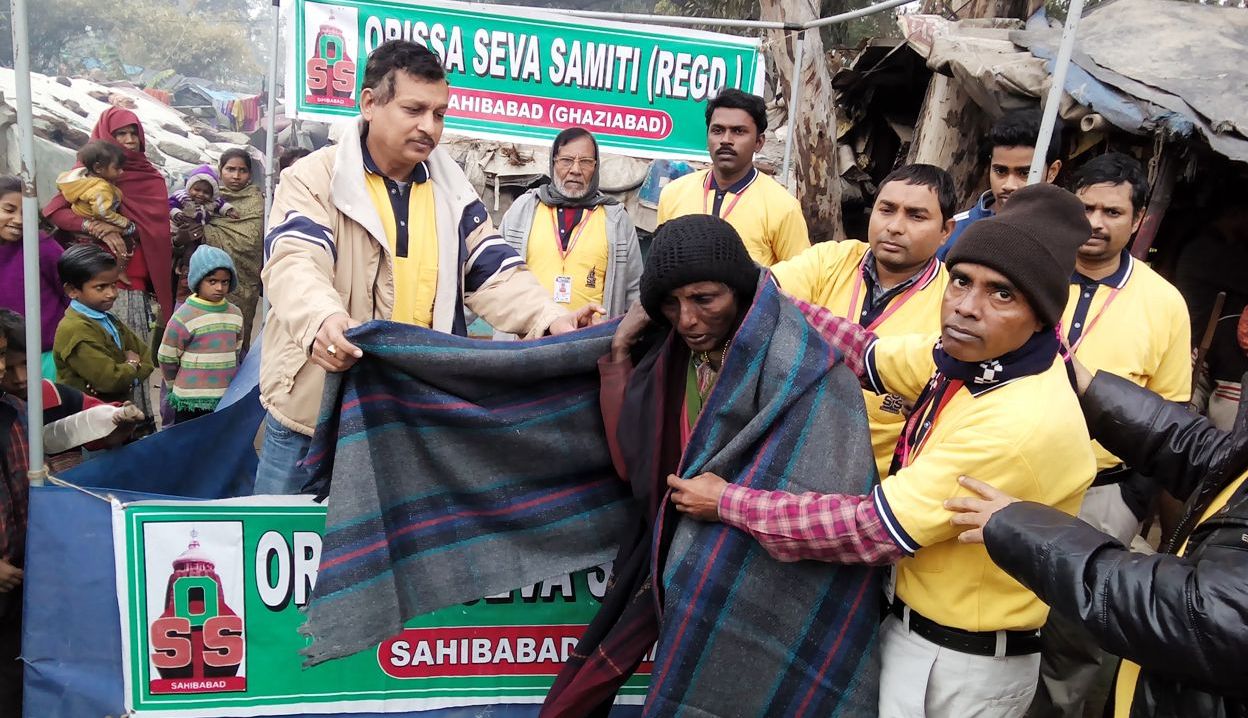 Blankets distribution in slums by OSS volunteers